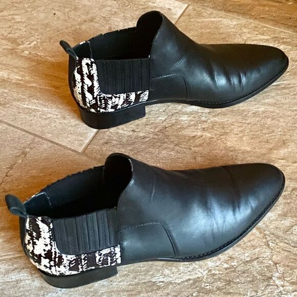 Pour La Victoire Two-Tone Ankle Booties - Picture 4 of 13